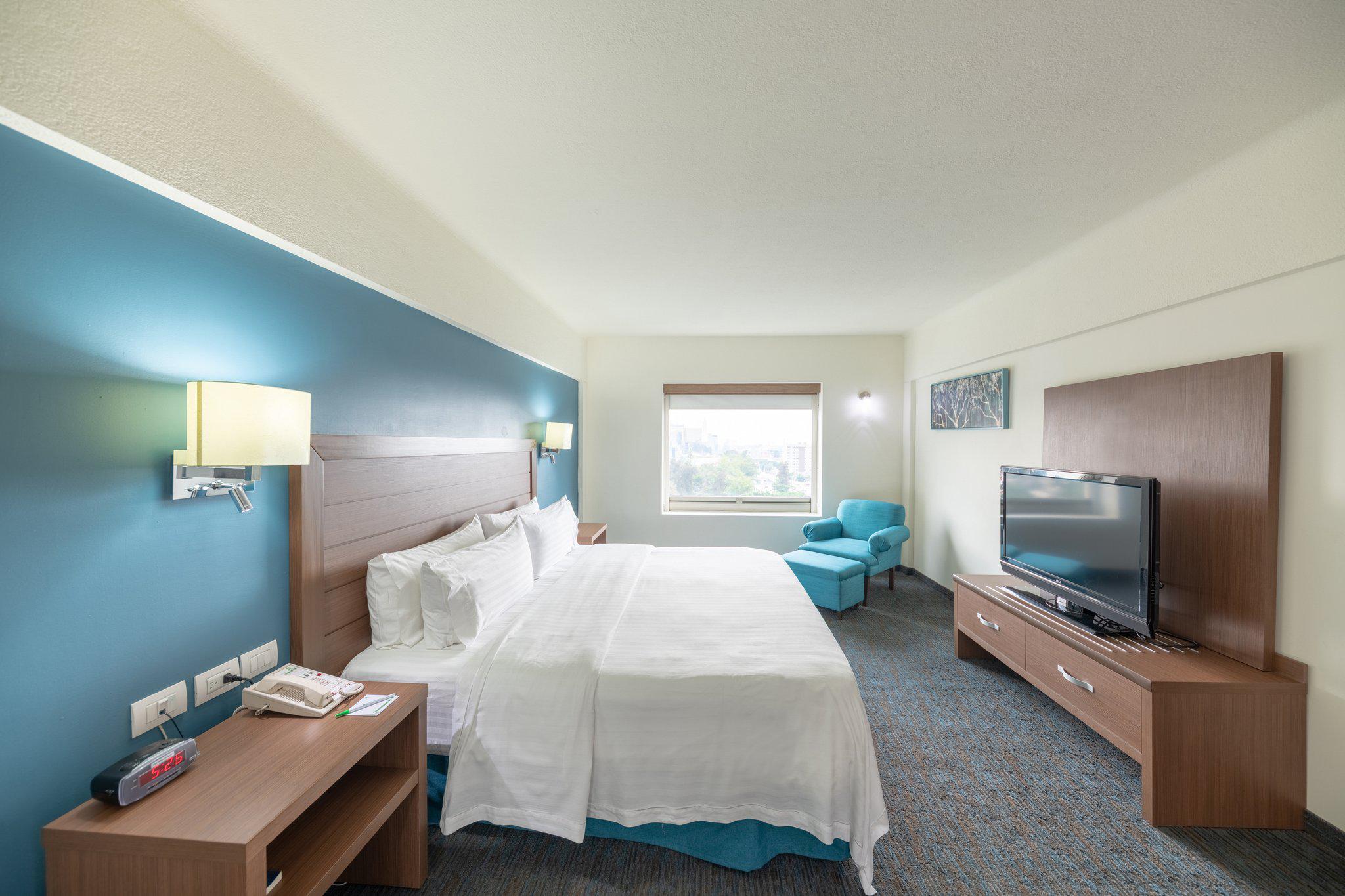 Фото Holiday Inn Guadalajara Expo