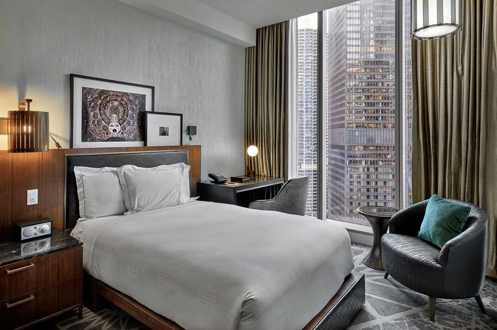 Фото LondonHouse Chicago, Curio Collection by Hilton
