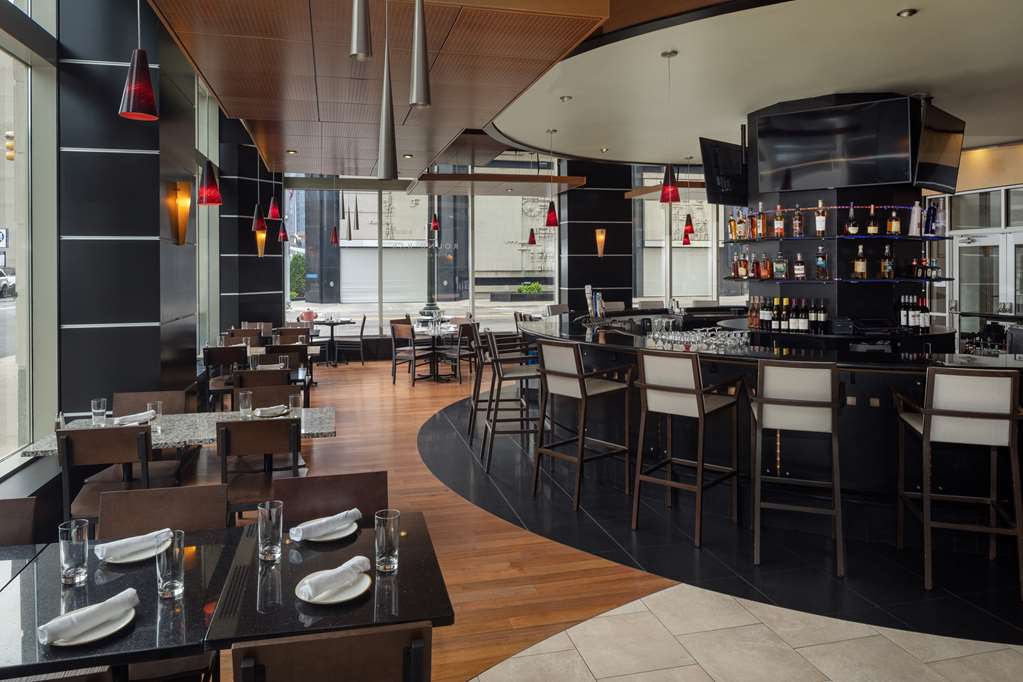 Фото Doubletree Suites by Hilton Detroit Downtown - Fort Shelby