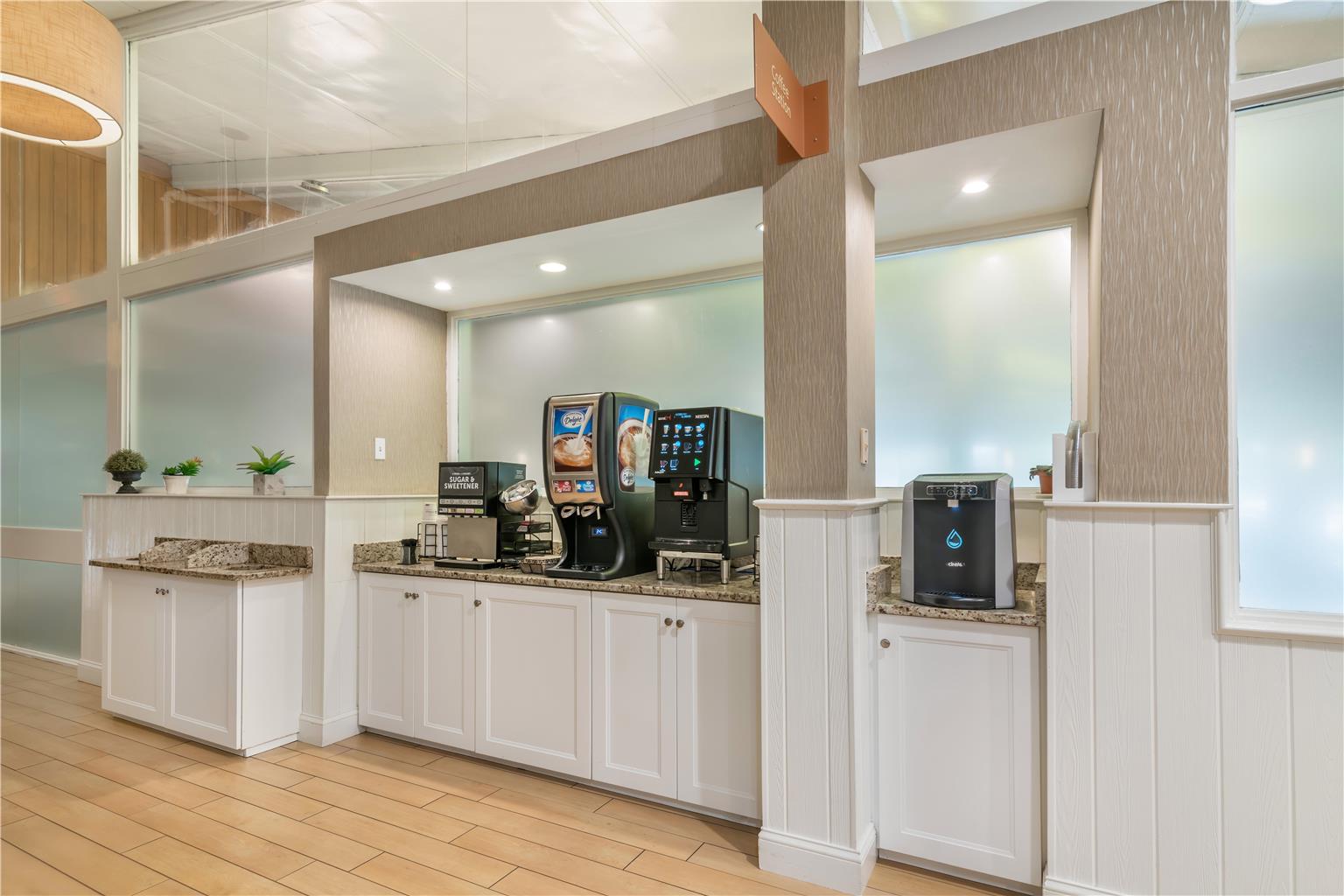 Фото Best Western Plus Waltham Boston
