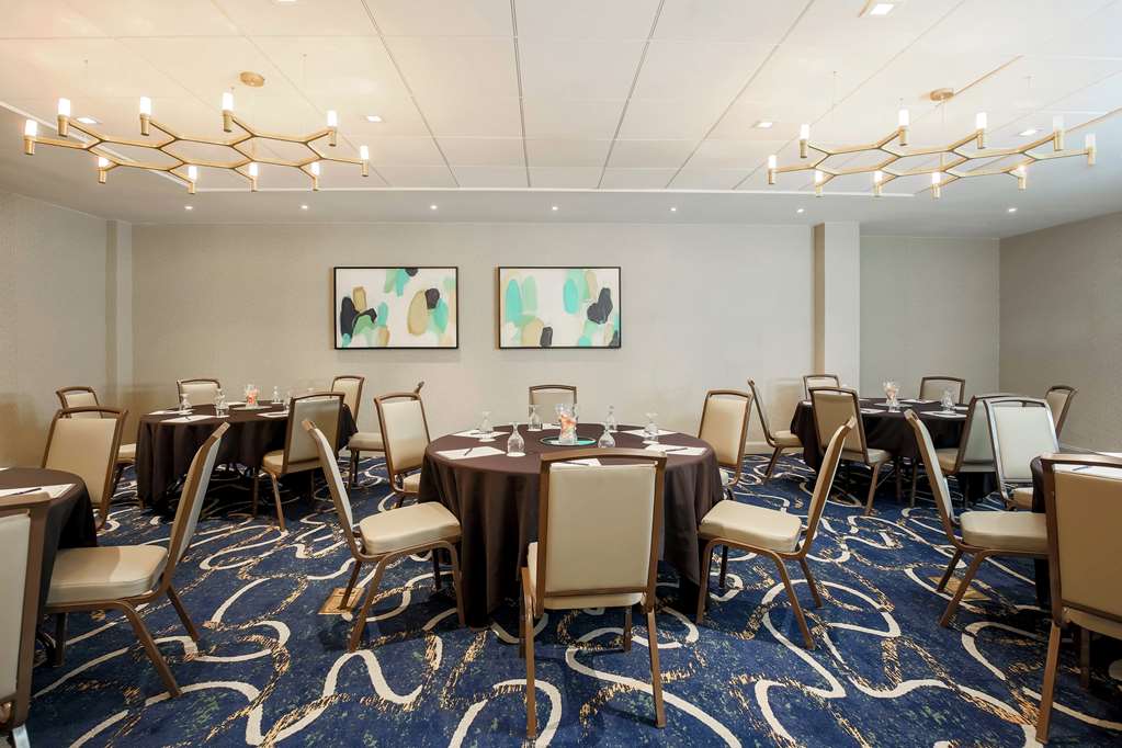 Фото DoubleTree by Hilton Austin - University Area