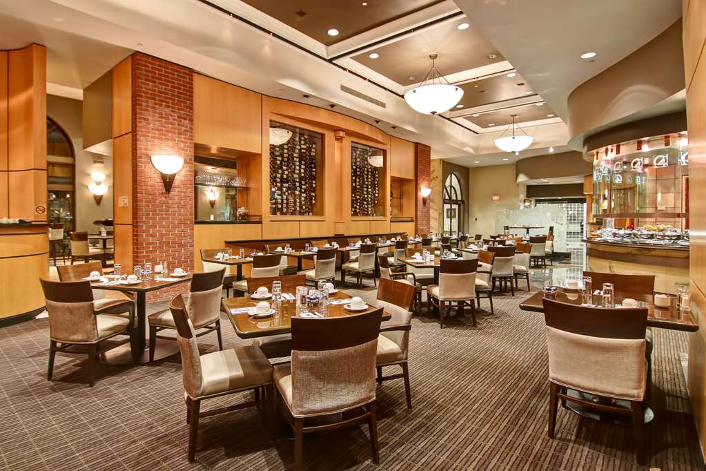 Фото DoubleTree by Hilton Hotel Toronto Downtown