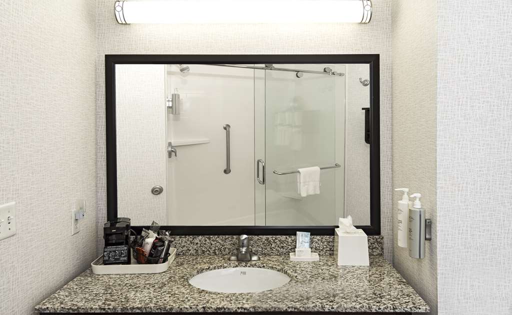 Фото Hampton Inn & Suites Raleigh Downtown
