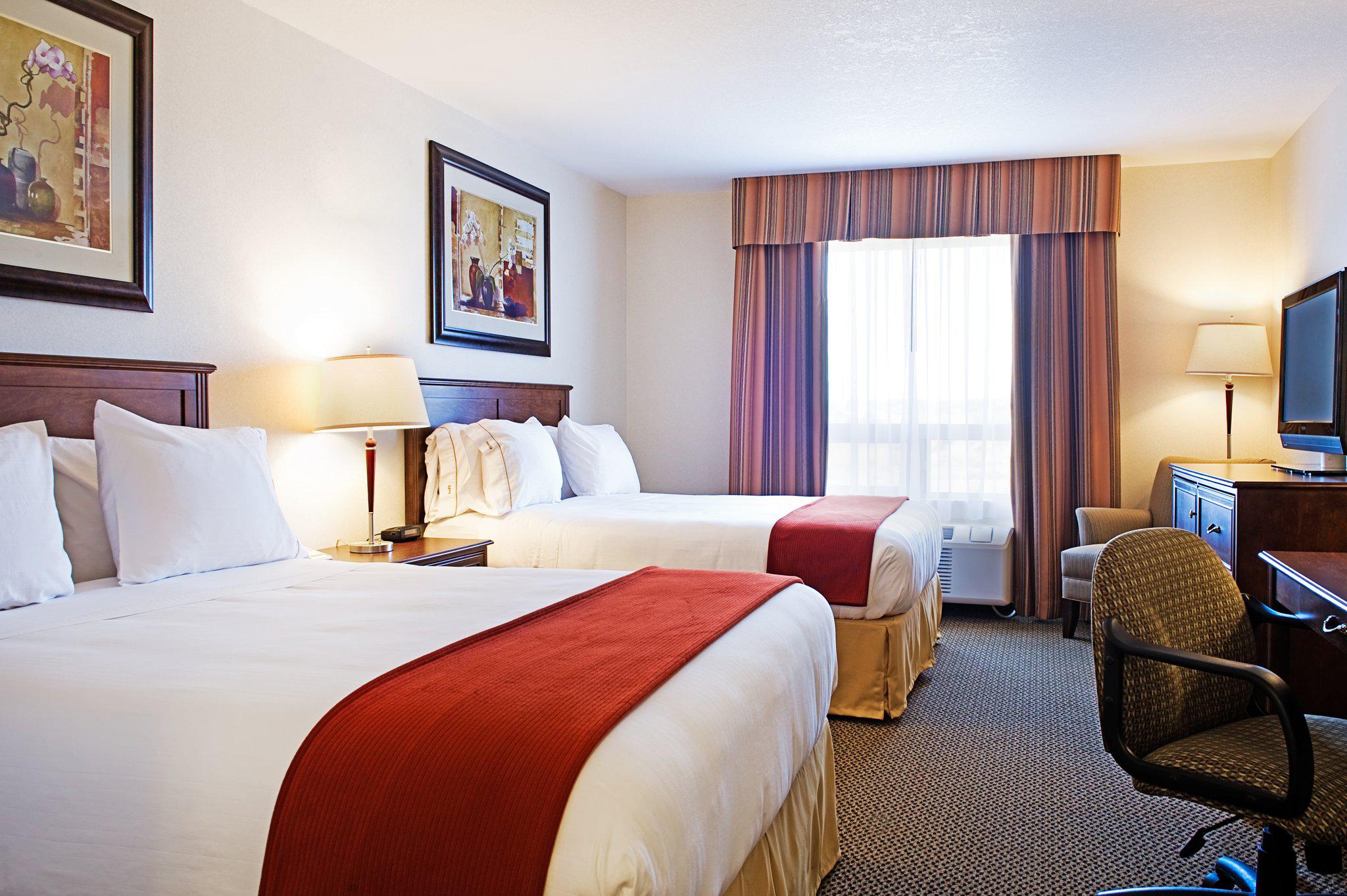 Фото Holiday Inn Express & Suites Drayton Valley