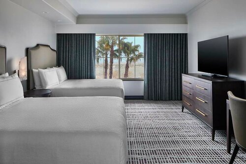 Гостиница La Bellasera Hotel And Suites в Пасо-Роблс