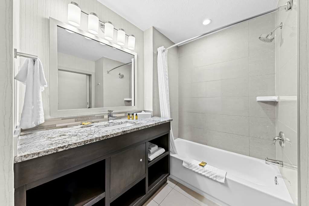 Фото Best Western Plus Airdrie Gateway