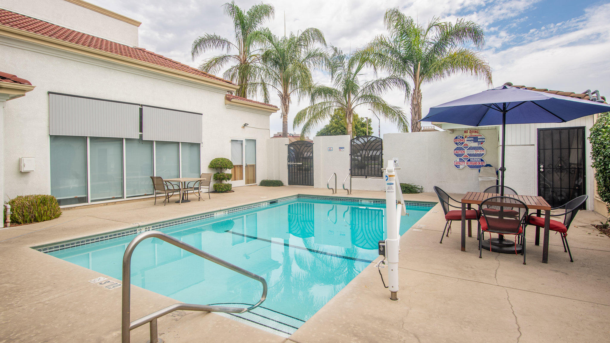 Фото Holiday Inn Express Oakdale, an Ihg Hotel