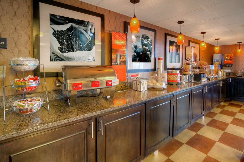 Фото Hampton Inn Russellville