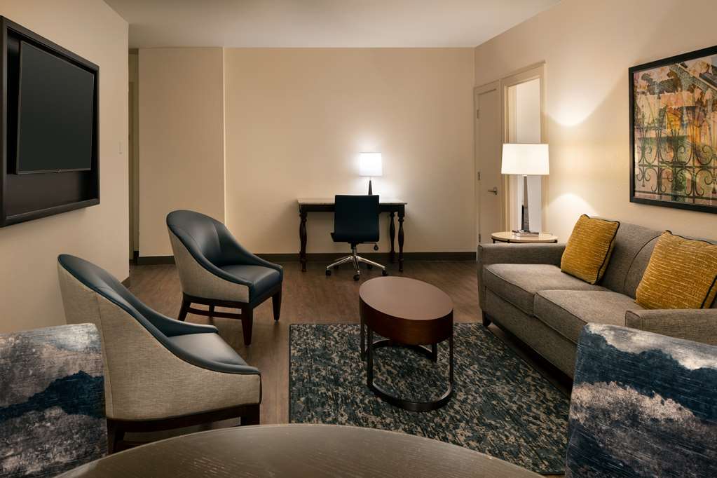 Фото Embassy Suites by Hilton New Orleans