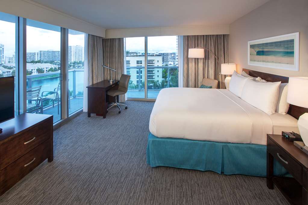 Фото DoubleTree Resort by Hilton Hollywood Beach