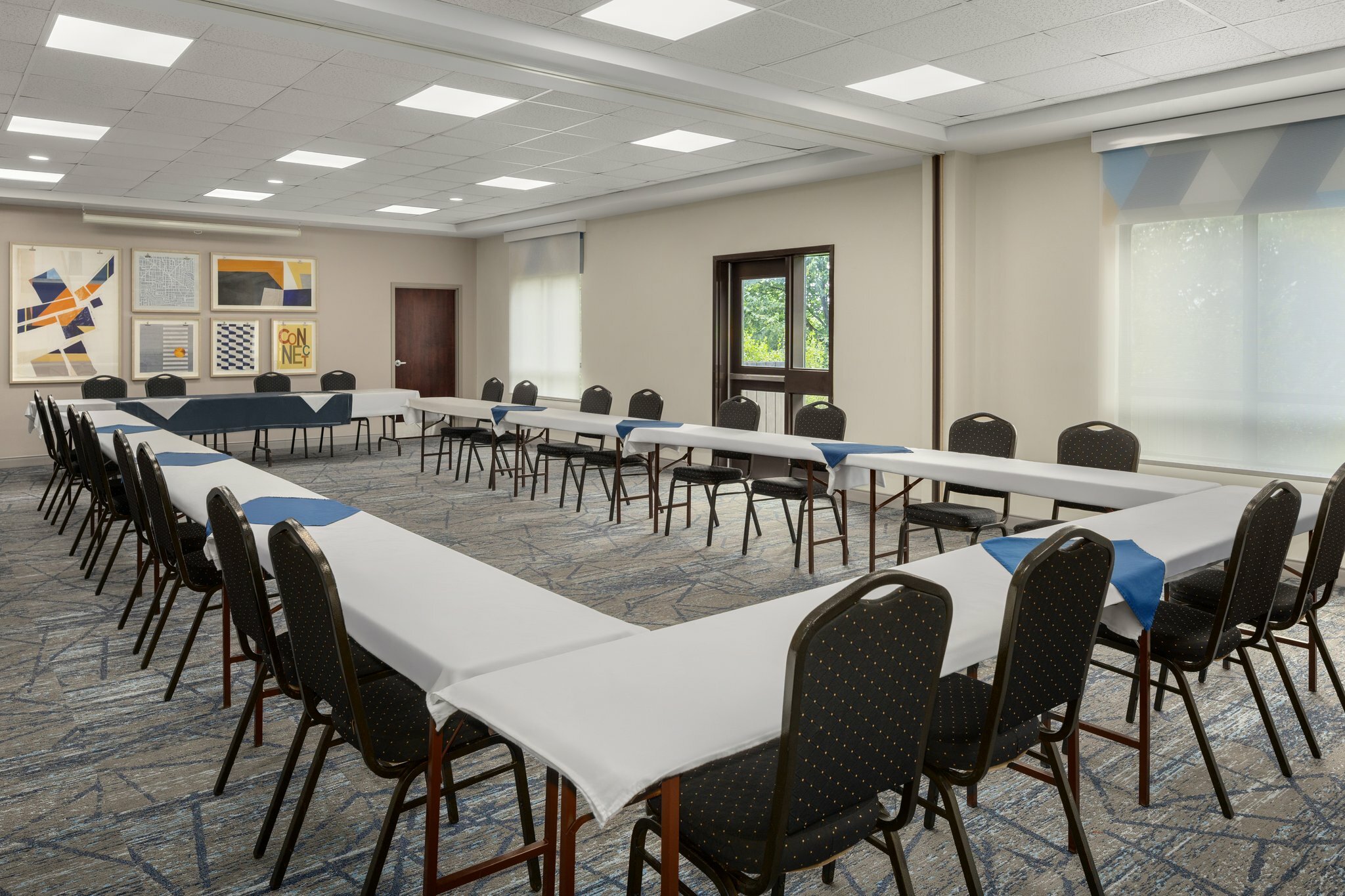 Фото Holiday Inn Express & Suites Brockville