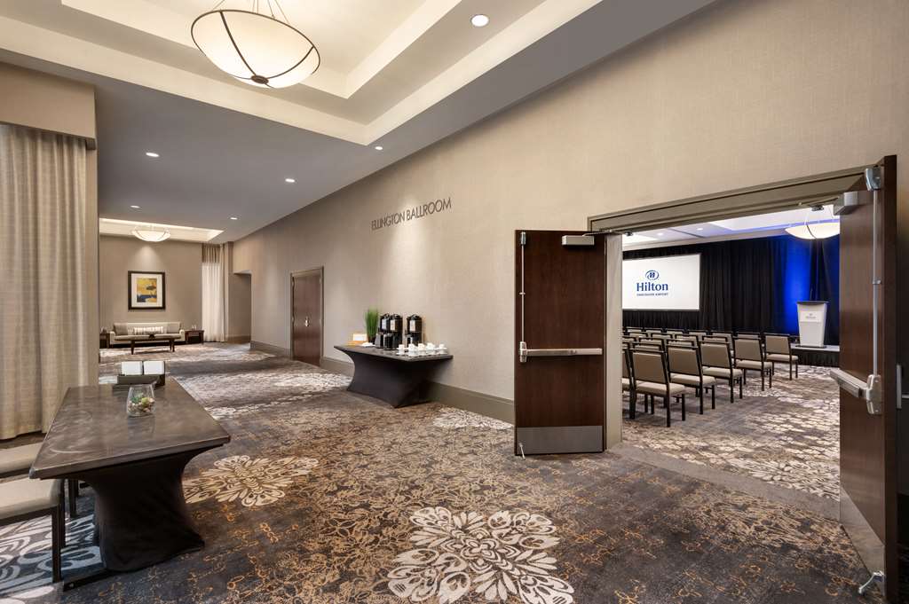 Фото Hilton Vancouver Airport