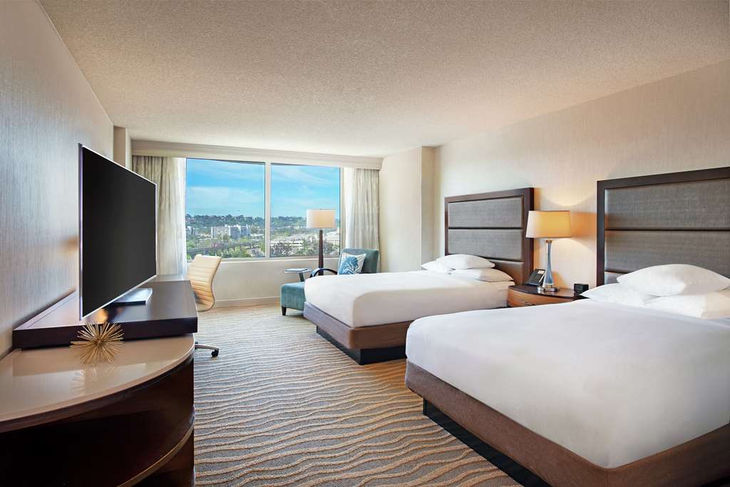 Фото DoubleTree by Hilton Hotel San Diego - Mission Valley