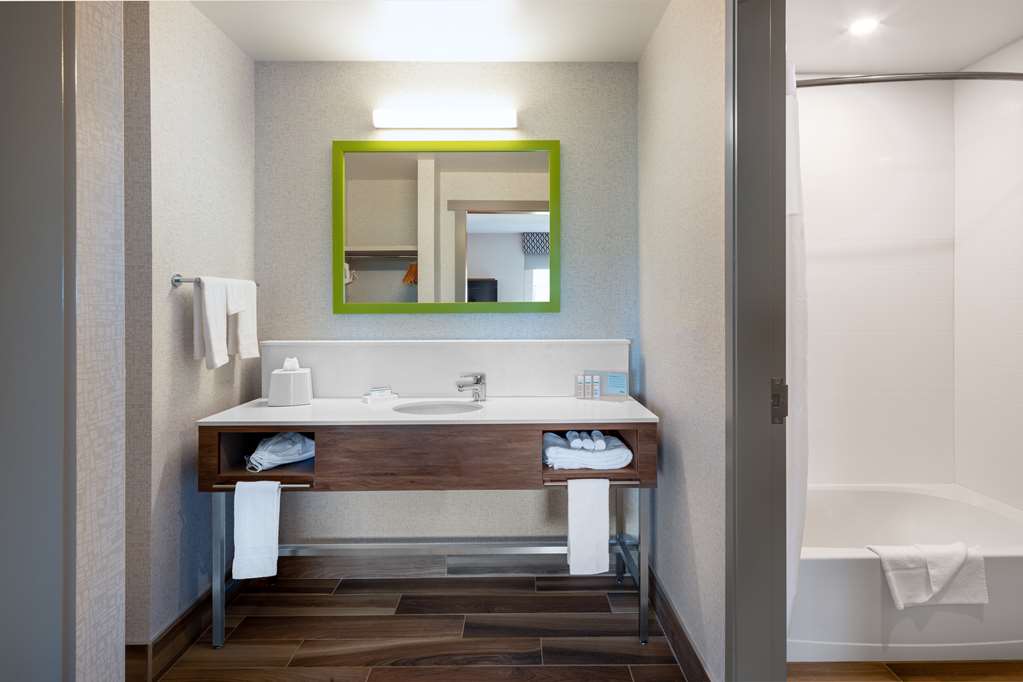 Фото Hampton Inn & Suites by Hilton Edmonton St. Albert