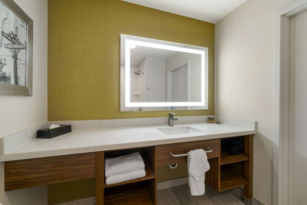 Фото Best Western Plus Gardena Inn & Suites
