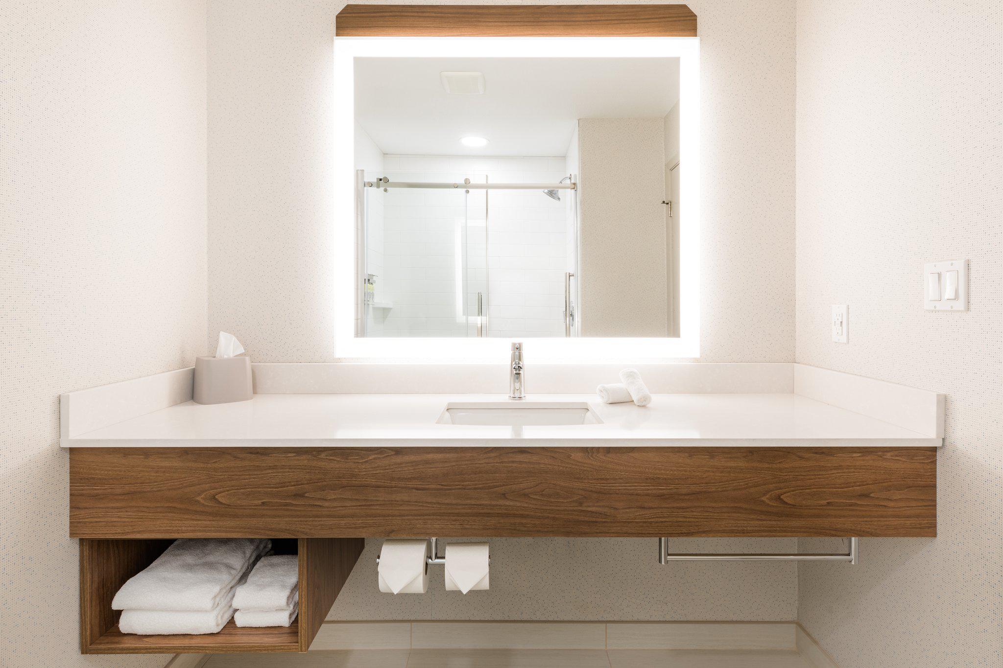 Фото Holiday Inn Express Grande Prairie by IHG