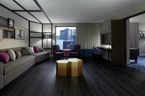 Гостиница DoubleTree by Hilton Montreal в Монреале