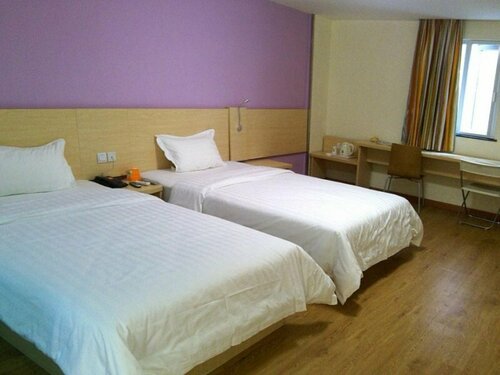 Гостиница 7 Days Inn Daqing Train Station Branch в Дацине