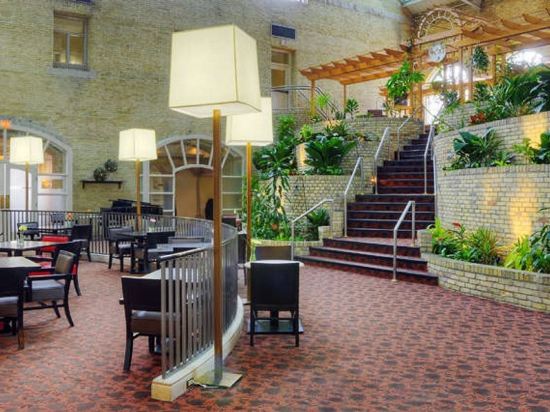 Фото Delta Hotels by Marriott London Armouries