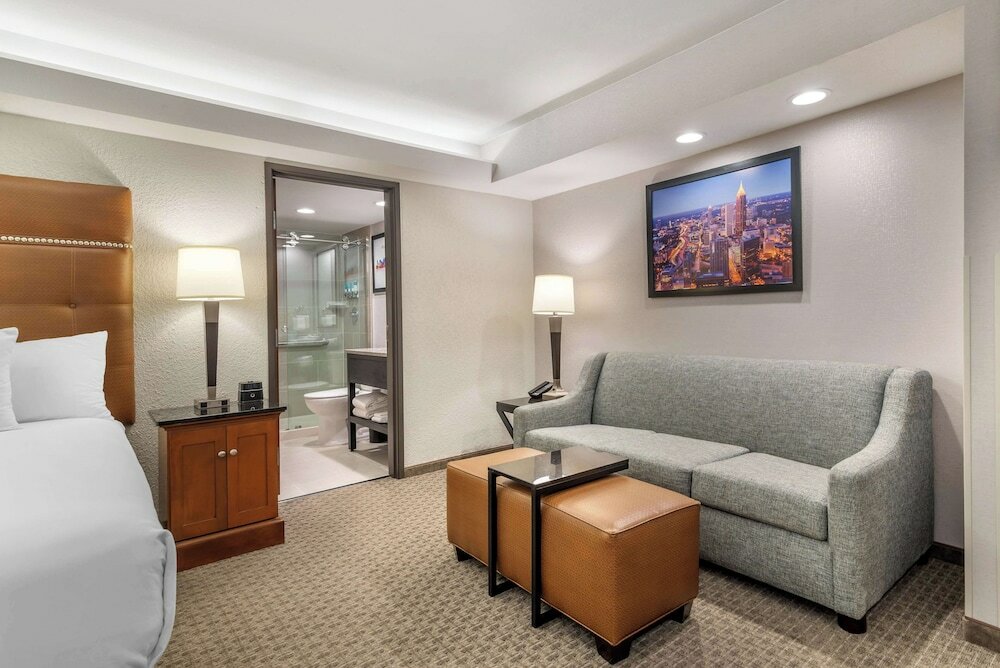 Фото Drury Inn & Suites Atlanta Airport