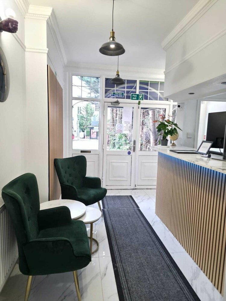 Фото Golders Park Hotel