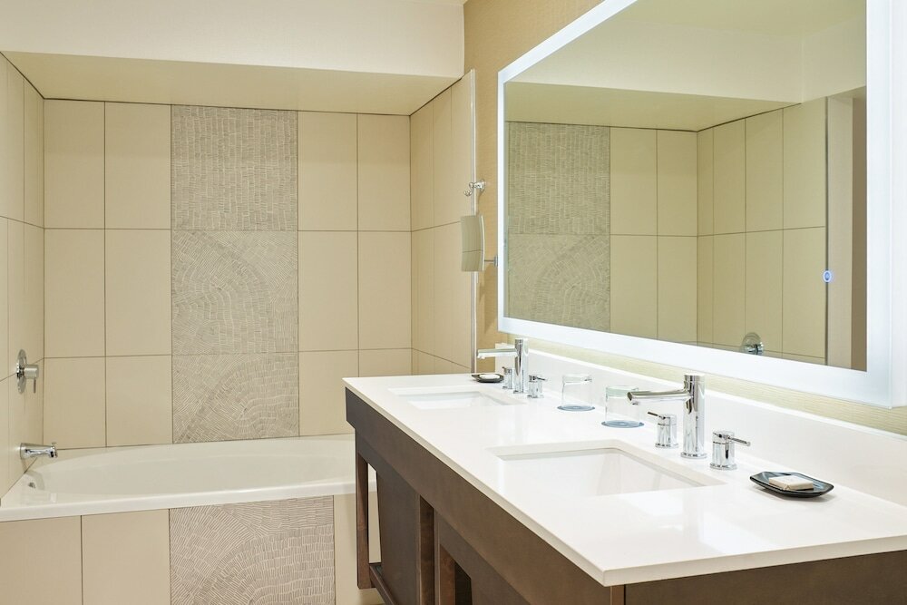 Фото Sheraton Tucson Hotel and Suites