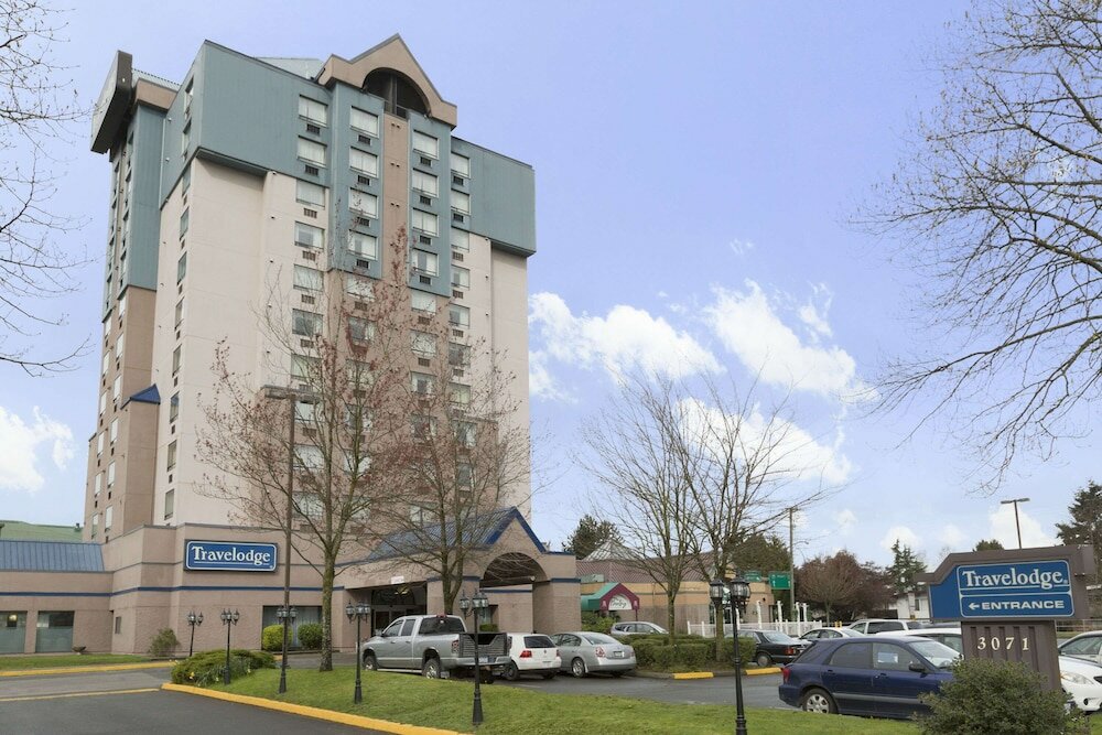 Фото Travelodge by Wyndham Vancouver Airport