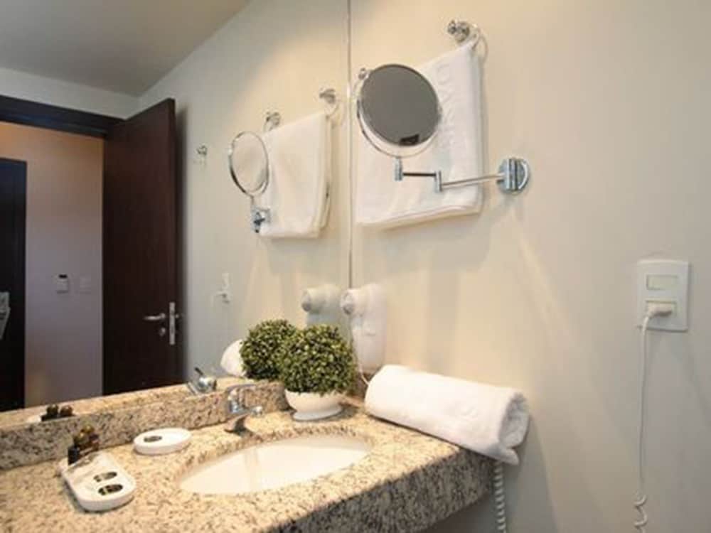 Фото Oasis Tower Hotel