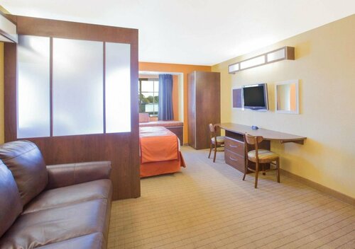 Гостиница Microtel Inn & Suites by Wyndham Albertville в Боазе