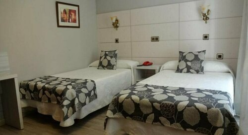 Гостиница Hotel Los Naranjos в Касересе