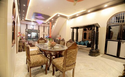 Гостиница Oyo 18641 Hotel Rashmi в Агре