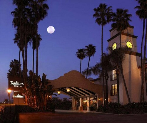 Гостиница Buena Park Grand Hotel & Suites в Буэна-Парк