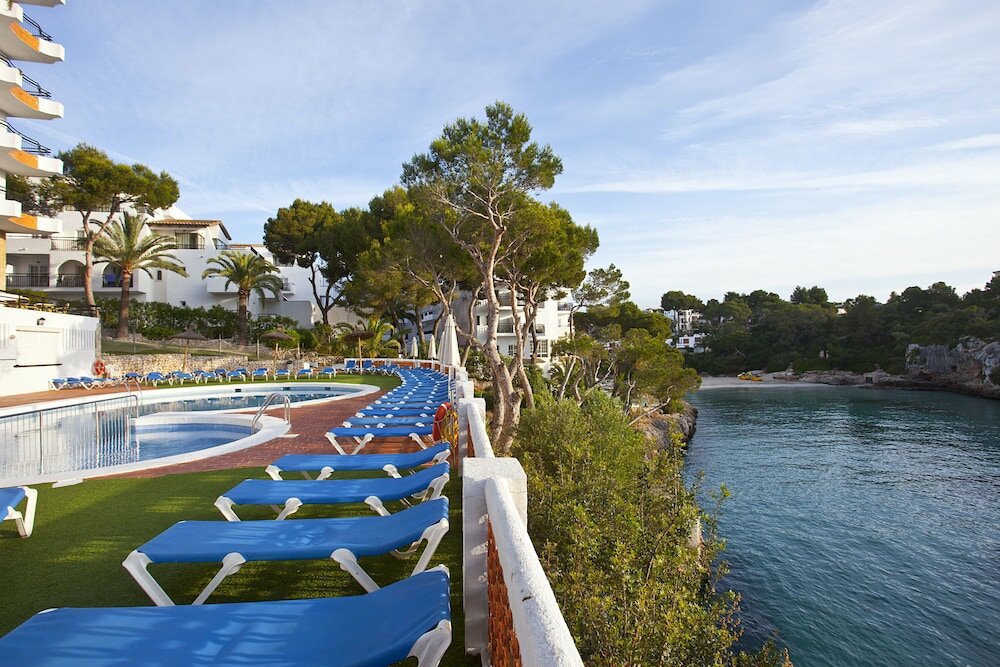 Фото Hotel Cabot Cala Ferrera