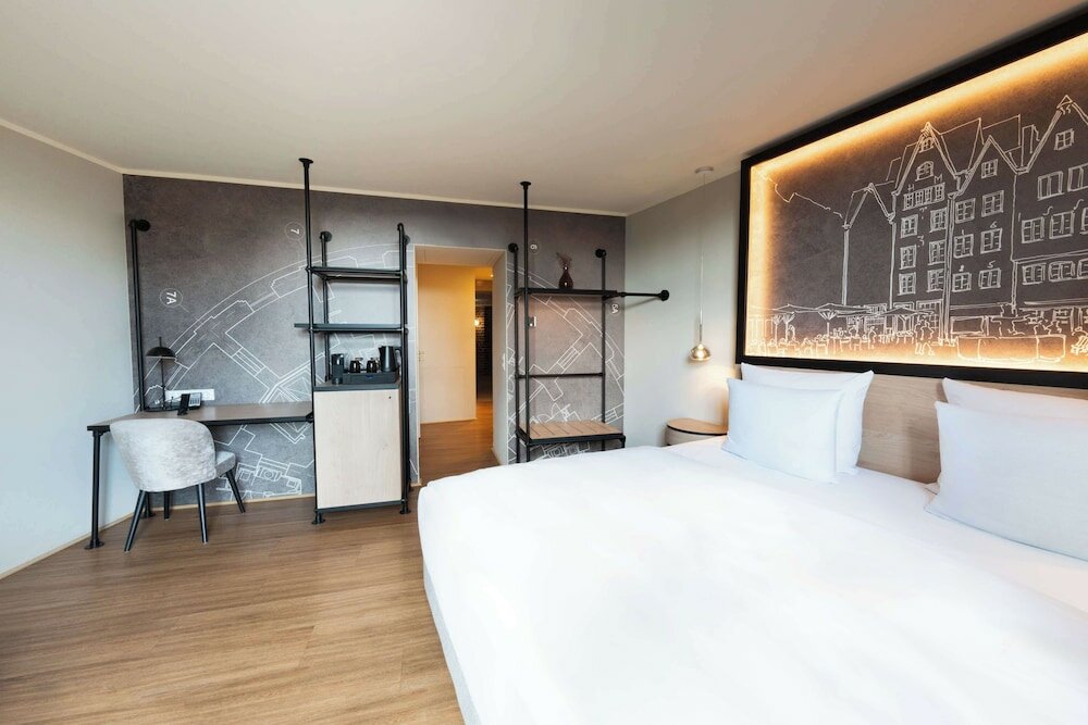 Фото Wasserturm Hotel Cologne, Curio Collection by Hilton