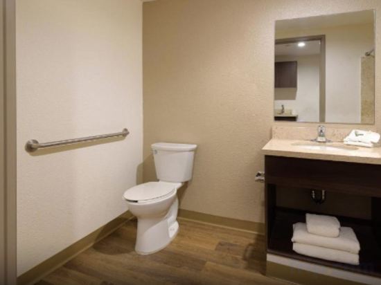 Фото Extended Suites Tijuana Macroplaza Hotel