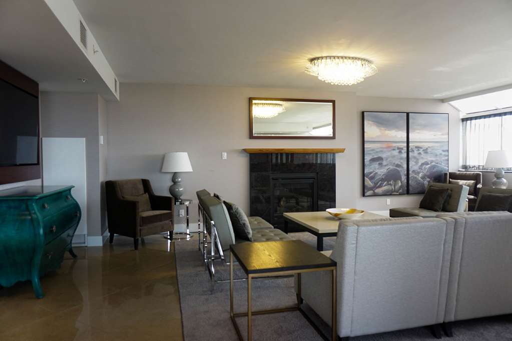 Фото DoubleTree by Hilton Hotel & Suites Victoria