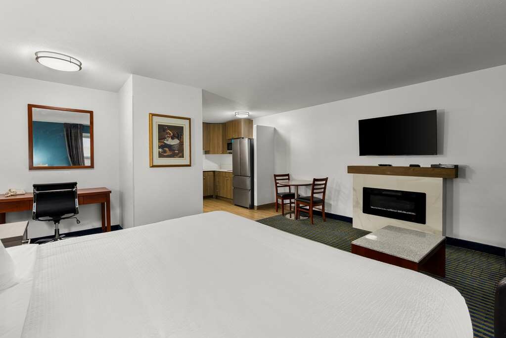 Фото SureStay Plus by Best Western Brooks