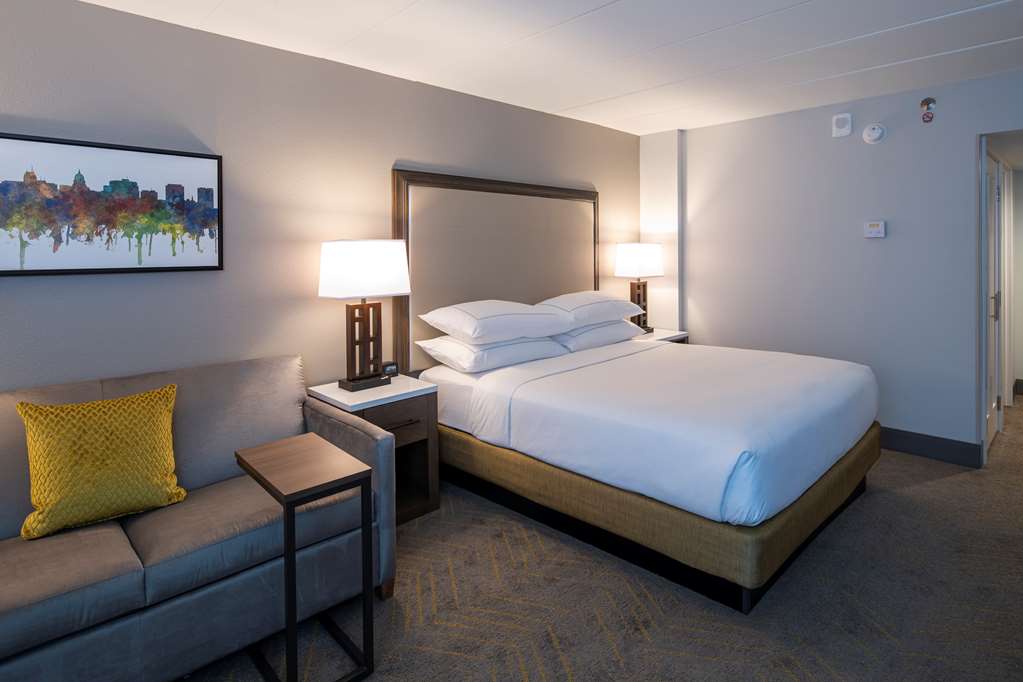 Фото DoubleTree by Hilton Madison East