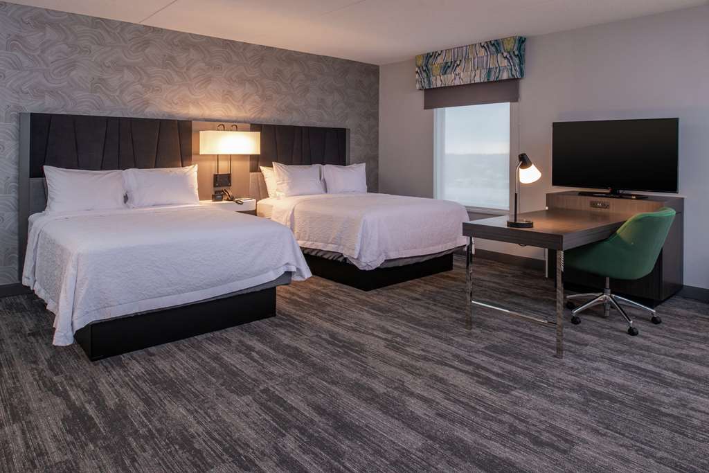 Фото Hampton Inn & Suites Winston-Salem Downtown