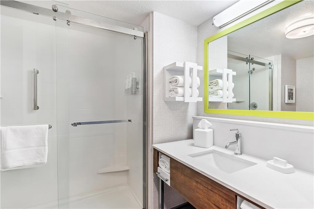 Фото Hampton Inn & Suites Lathrop