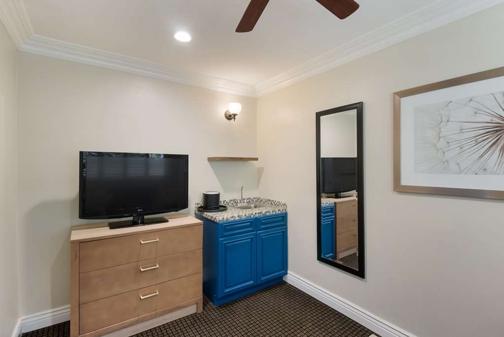 Фото Best Western Woodland Hills Inn