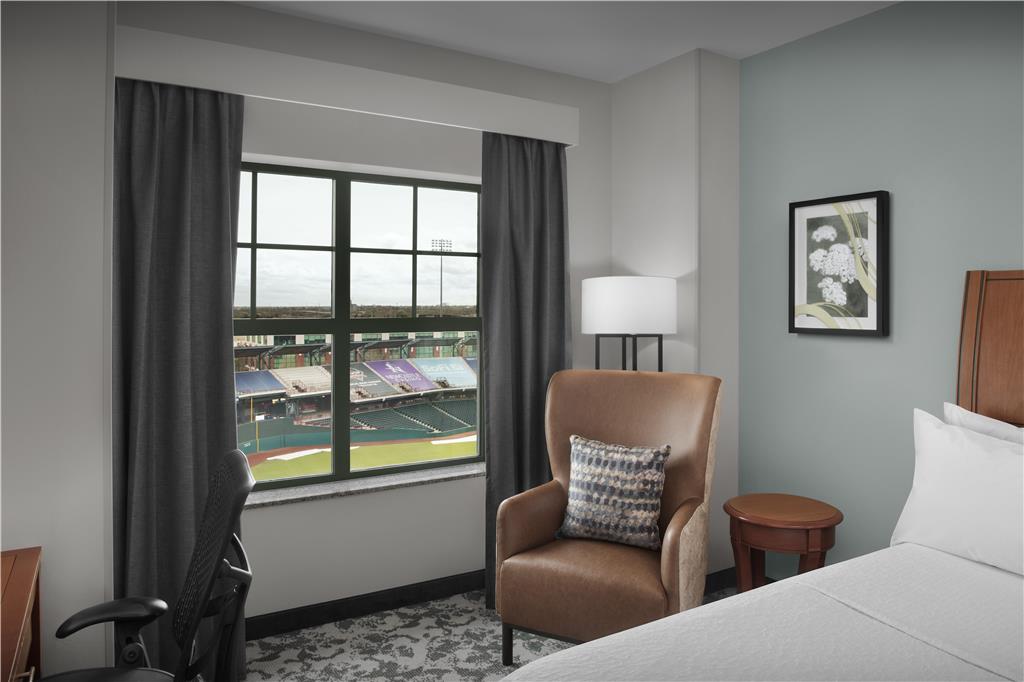 Фото Hilton Garden Inn Oklahoma City Bricktown
