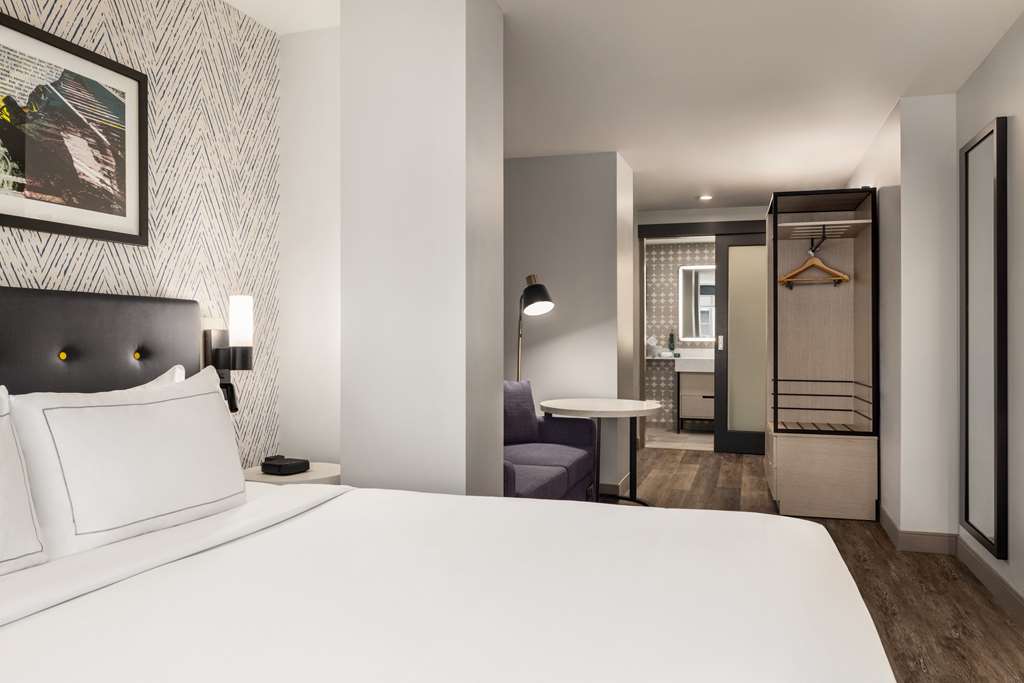 Фото DoubleTree by Hilton New York Midtown Fifth Ave