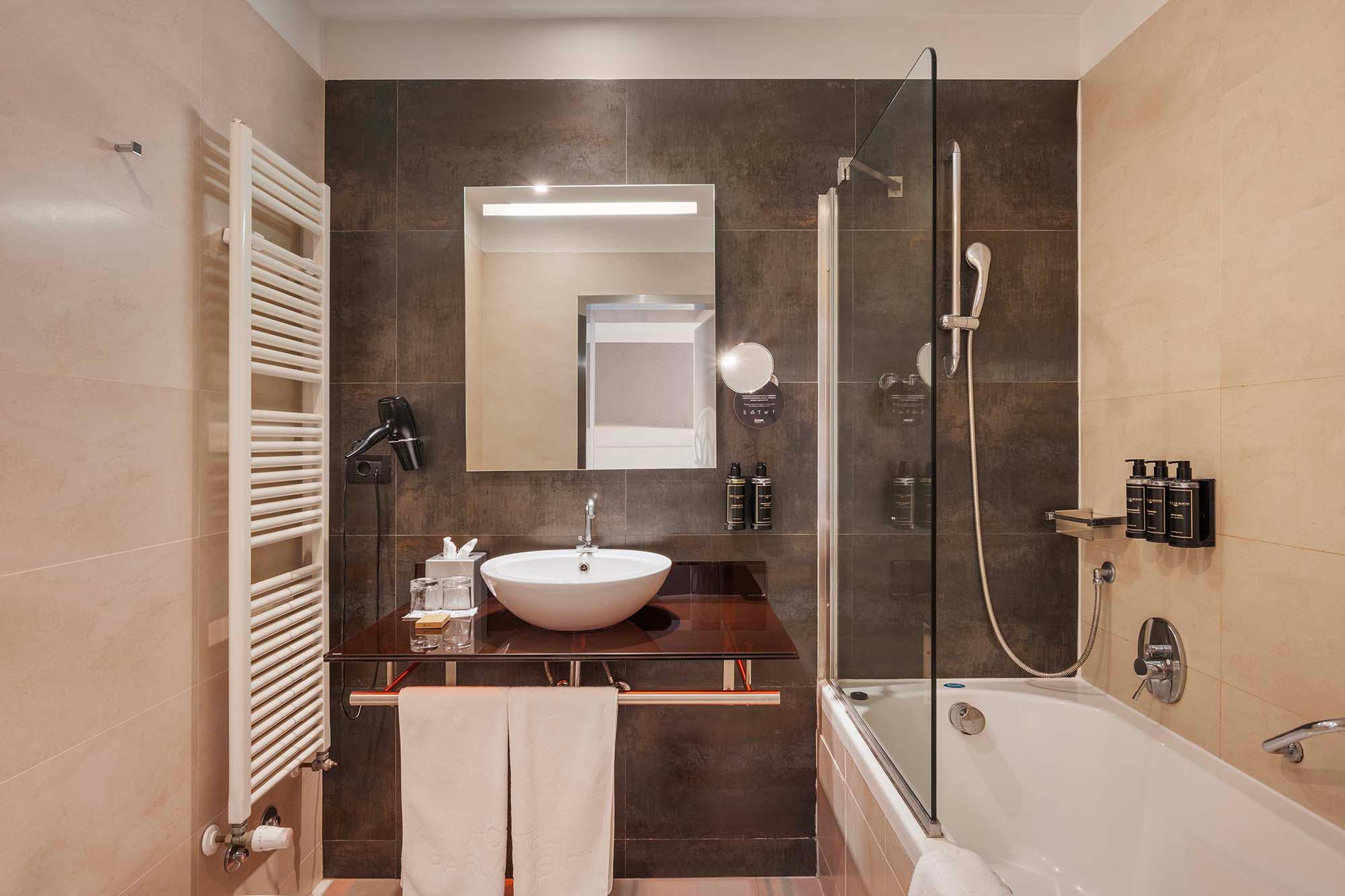 Фото Ikonik Parlament