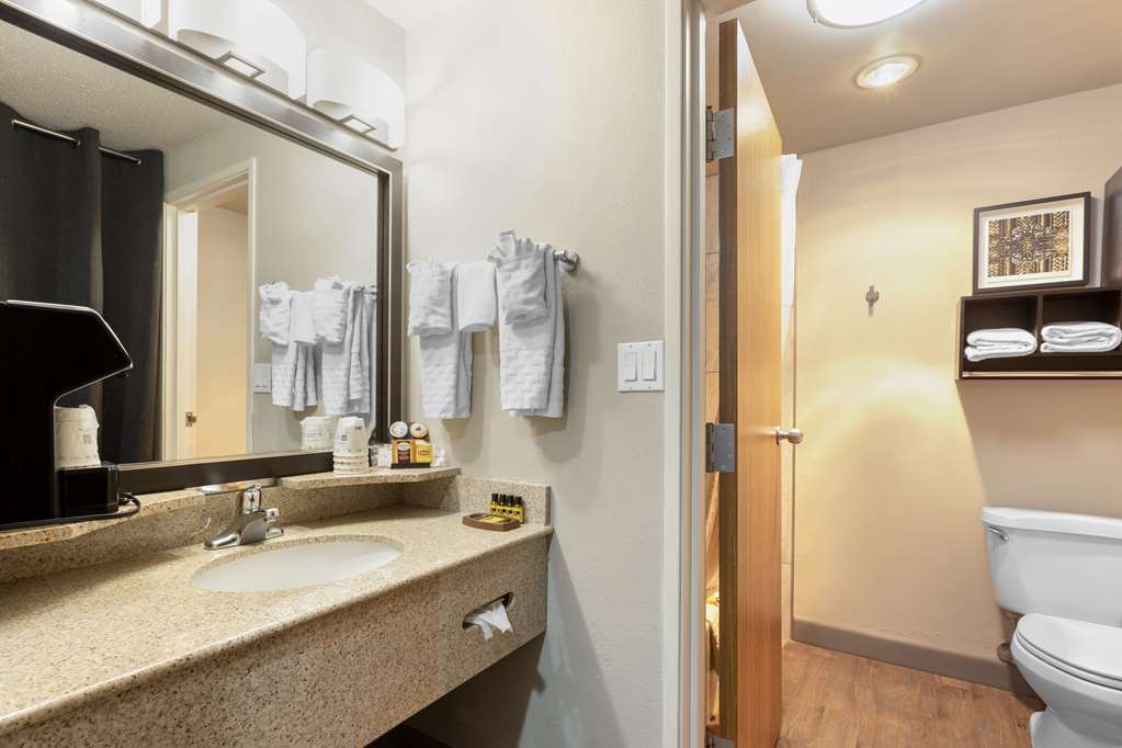 Фото Best Western Plus Midwest Inn