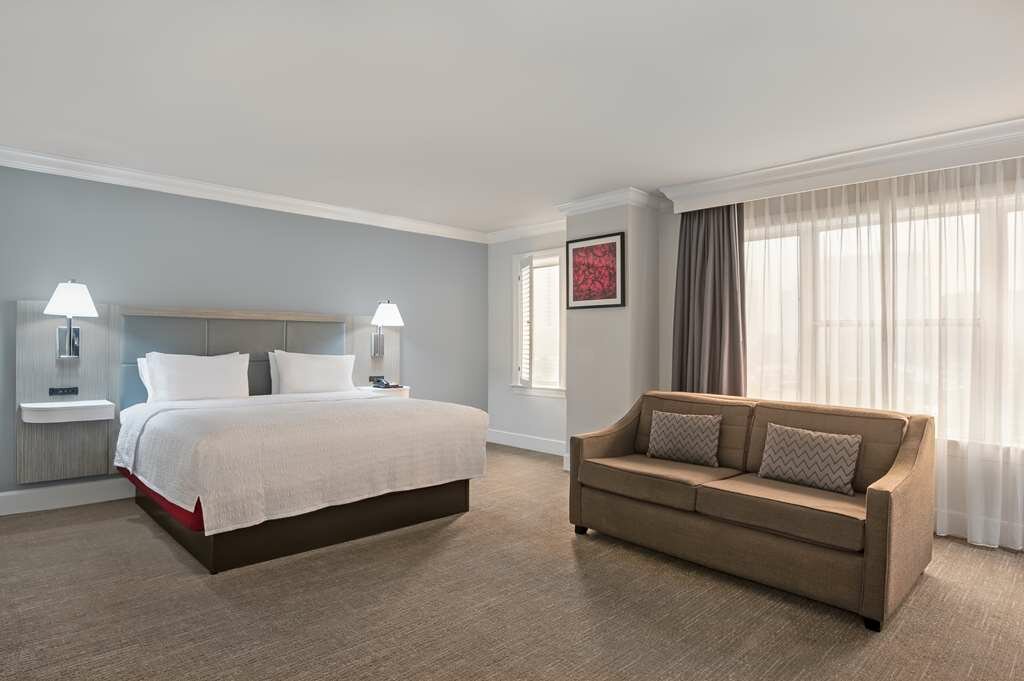 Фото Hampton Inn & Suites Stamford