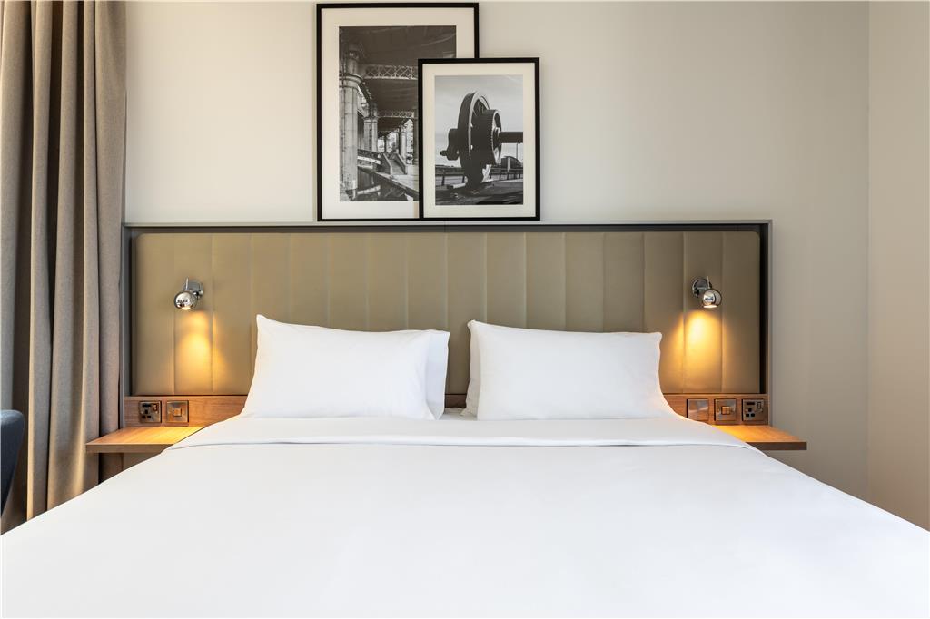 Фото Radisson Hotel Manchester City Centre, A Verified Net Zero Hotel