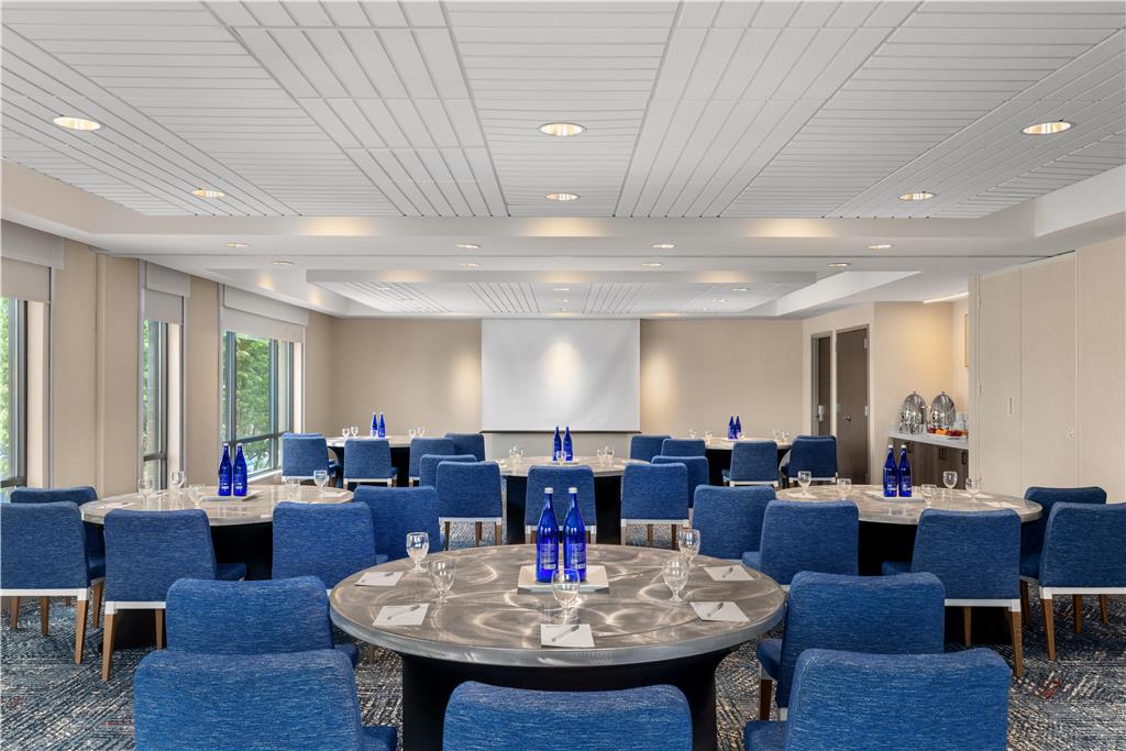 Фото Hilton Garden Inn Burlington Downtown