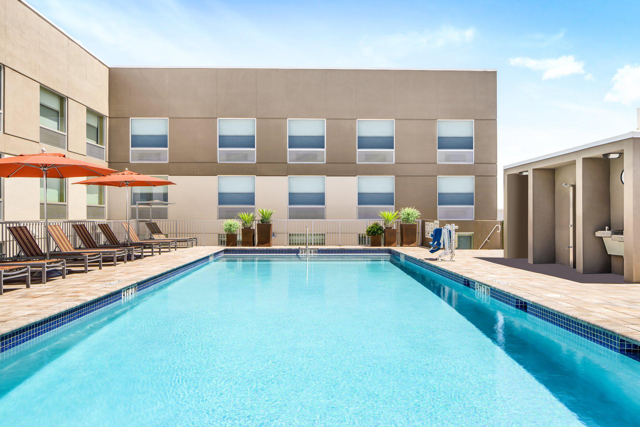 Фото Holiday Inn Express Ft. Lauderdale Cruise-Airport, an Ihg Hotel