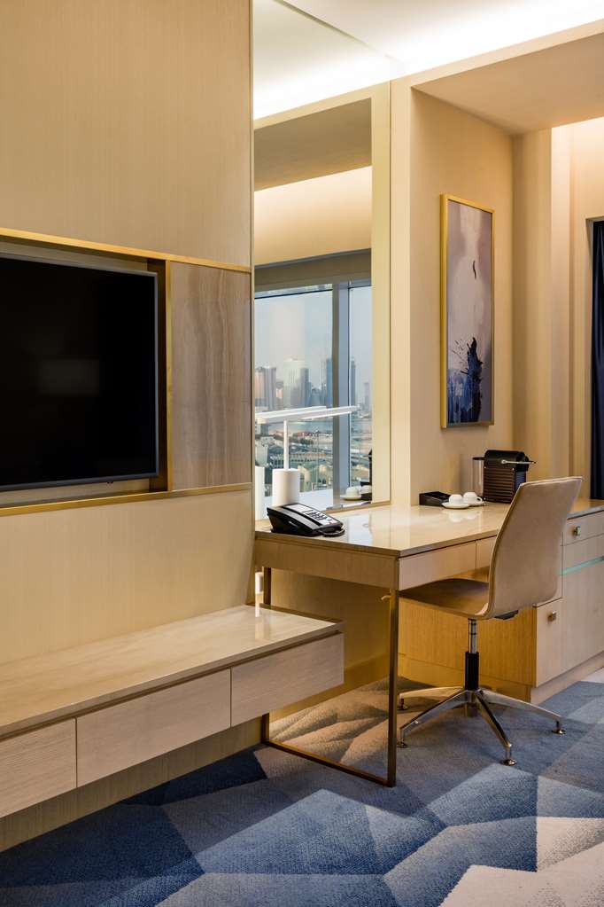 Фото The Diplomat Radisson Blu Hotel, Residence & SPA